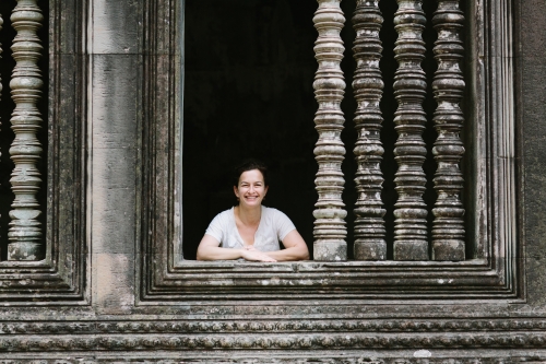 Liz Seth ’98 peers out a window